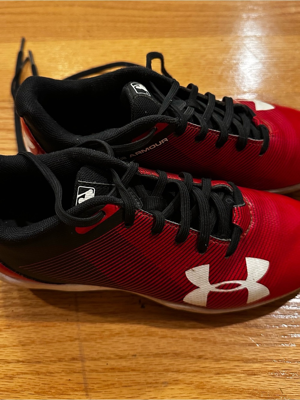 Under Armour Jr. Baseball Cleats, size 3y - Picture 2 of 3